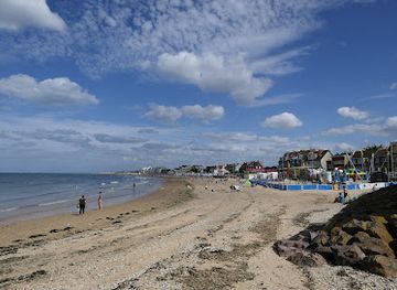 france/normandy-beaches/landmark/plage-de-courseulles-sur-mer