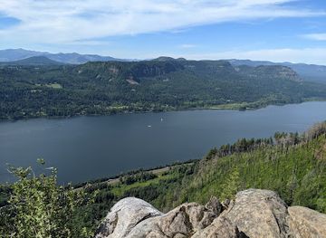 oregon/clackamas-county/landmark/angel-s-rest-lookout