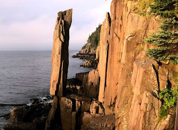 canada/fundy-national-park/landmark/balancing-rock