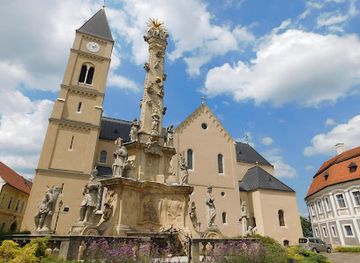 hungary/veszprem/landmark/saint-michael-s-cathedral