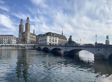 switzerland/zurich/landmark/munsterbrucke