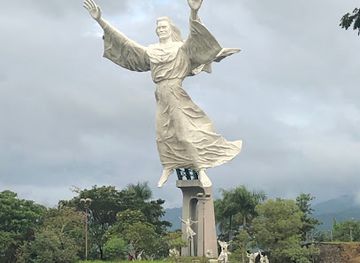 indonesia/sulawesi/landmark/yesus-memberkati-statue