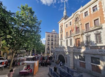 spain/madrid/malasana/landmark/plaza-del-gral-vara-de-rey
