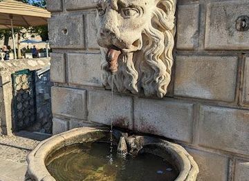 montenegro/herceg-novi/landmark/drinking-water-fountain