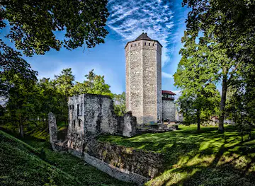 Paide ordulinnuse varemed ja Vallitorn