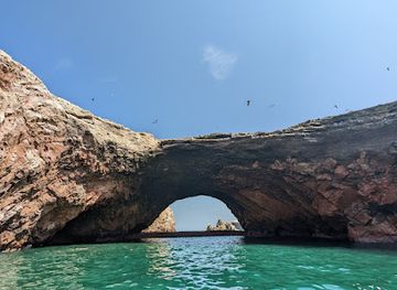 peru/paracas-national-reserve/landmark/reserva-nacional-islas-ballestas