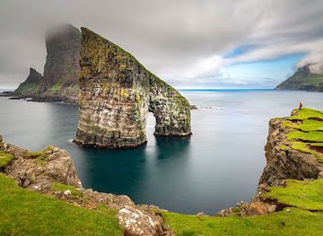 faroe-islands/hvalvik/landmark/fossa