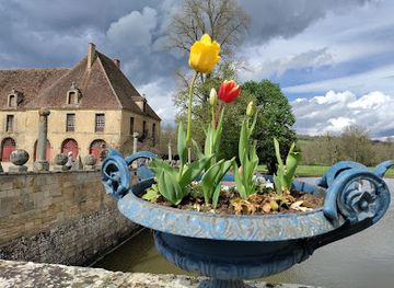 france/burgundy-vineyards/landmark/chateau-de-sully