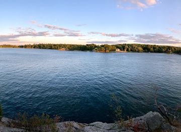 canada/okanagan/landmark/houseboat-holidays-ltd