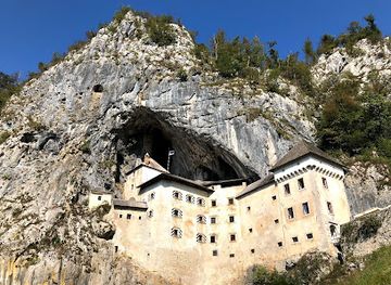 slovenia/postojna/landmark/predjama-castle