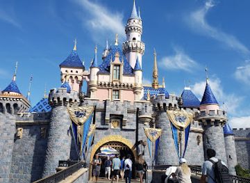 california/anaheim/landmark/sleeping-beauty-castle-walkthrough