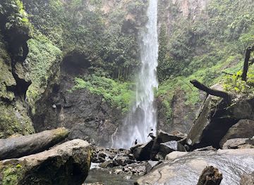dominica/saint-george/landmark/sari-sari-waterfall