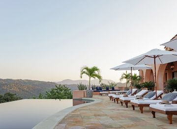 mexico/ixtapa-zihuatanejo/landmark/casa-angelina