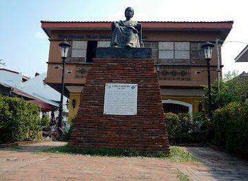 philippines/ilocos-norte/vigan-city/landmark/leona-florentino-monument