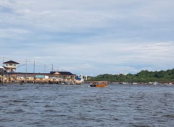 brunei/tutong-beach/landmark/kianggeh-market