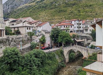 bosnia-and-herzegovina/mostar/landmark/crooked-bridge