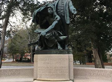 alabama/tuskegee-national-forest/landmark/booker-t-washington-monument