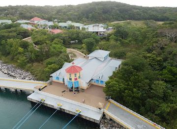 honduras/roatan/landmark/blue-channel