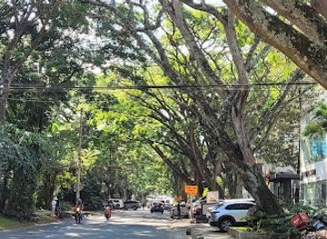 colombia/cali/ciudad-jardin/landmark/platillos-voladores-ciudad-jardin