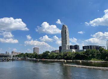 minnesota/minneapolis/downtown-minneapolis/landmark/stone-arch-bridge