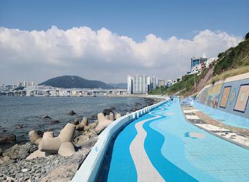 south-korea/busan-beaches/landmark/huinyeoul-coastal-tunnel