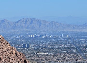 nevada/las-vegas/landmark/calico-tanks-trail