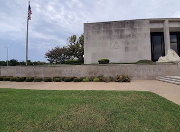 texas/waco/landmark/lee-lockwood-library-and-museum