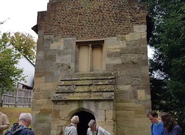 united-kingdom/surrey/landmark/coombe-conduit