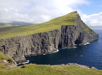 faroe-islands/runavik/landmark/tralanipa