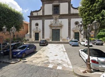italy/campania/landmark/piazza-duomo