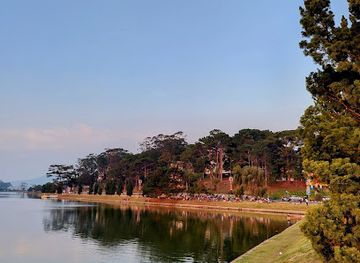 vietnam/dalat/xuan-huong-lake/landmark/xuan-huong-lake