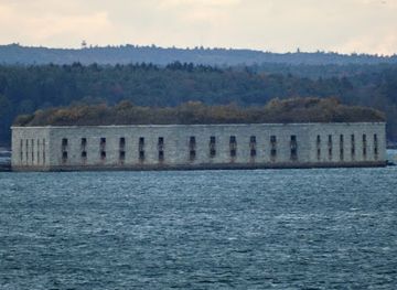 maine/washington-county/landmark/fort-williams