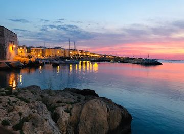 italy/bari/santo-spirito/landmark/lungomare-cristoforo-colombo-santo-spirito-bari