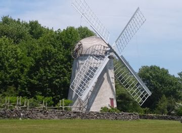 rhode-island/trustom-pond-national-wildlife-refuge/landmark/windmill-hill-historic-district