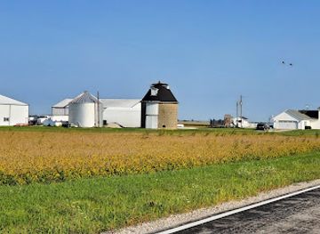 illinois/corn-belt/landmark/old-corn-crib