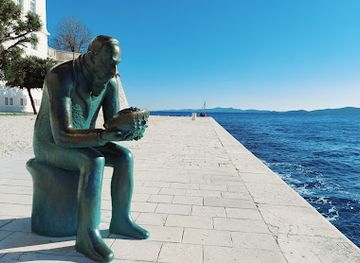 croatia/zadar/landmark/statue-of-spiro-brusina