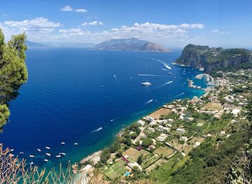 italy/capri/landmark/castello-barbarossa