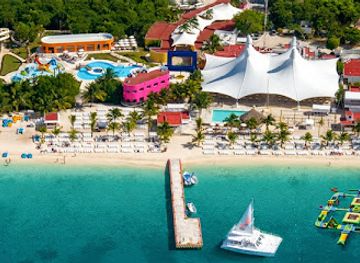 mexico/cozumel/puerto-aventuras/landmark/playa-mia-grand-beach-park