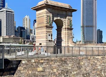 australia/central-victoria/landmark/victoria-bridge-abutment