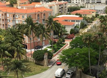 florida/miami/coral-gables/landmark/coral-gables-alhambra-entrance