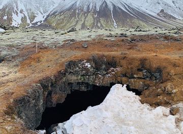 iceland/reykjanes-peninsula/landmark/leioarendi-lava-cave