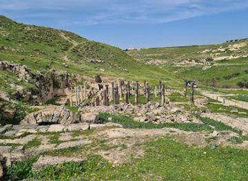 jordan/umm-qais/landmark/gadara-aqueduct