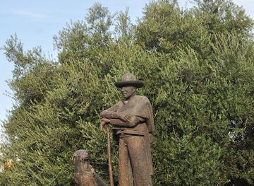 portugal/alentejo/landmark/estatua-do-pastor-alentejano