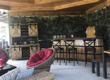 georgia/meskheti/landmark/amphora-beer