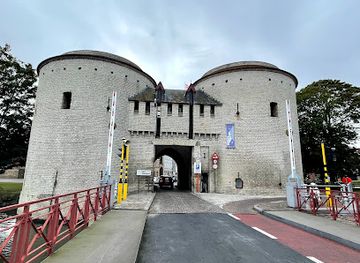 belgium/zeebrugge/landmark/kruispoort-gate