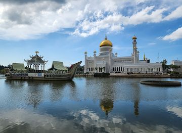 brunei/sungai-liang/landmark/billionth-barrel-monument