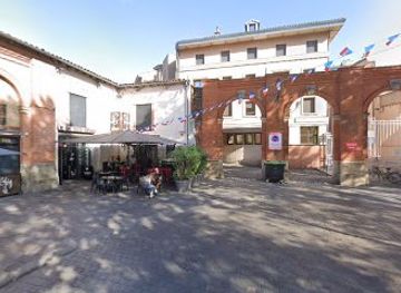 france/toulouse/landmark/tour-place-saint-pierre-remparts-de-toulouse