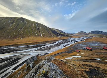 iceland/landmannalaugar/landmark/landmannahellir-cave