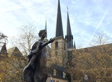 luxembourg/remerschen-lake/landmark/statue-of-the-grand-duchess-charlotte