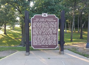 wisconsin/central-sands/landmark/wisconsin-state-historical-marker-270-the-sand-counties-aldo-leopold-territory